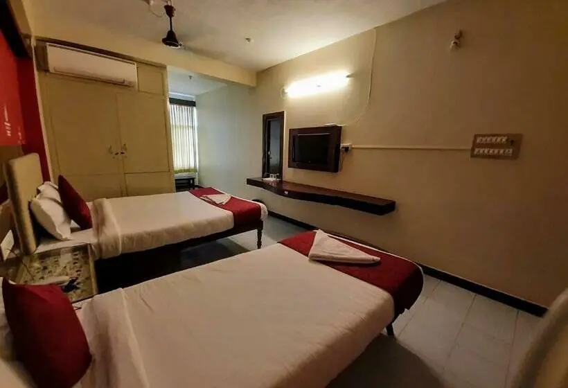 سوییت لوکس, Ravi Krishna Inn