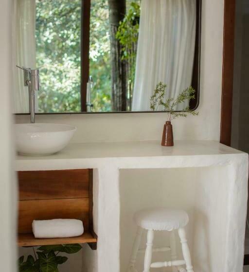 ガーデンビュースタンダードルーム, Aurora E Vale