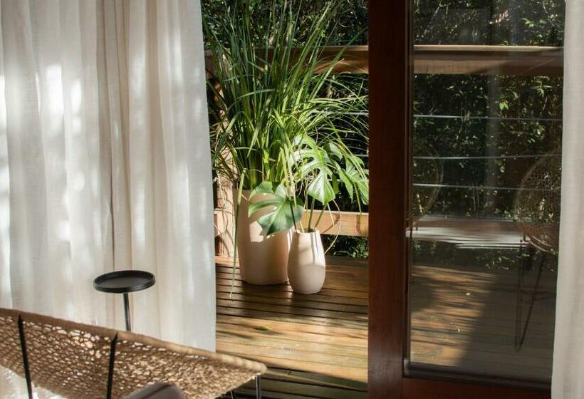 ガーデンビュースタンダードルーム, Aurora E Vale