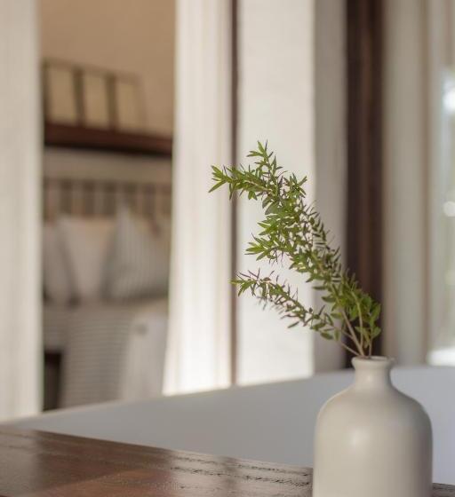 ガーデンビュースタンダードルーム, Aurora E Vale