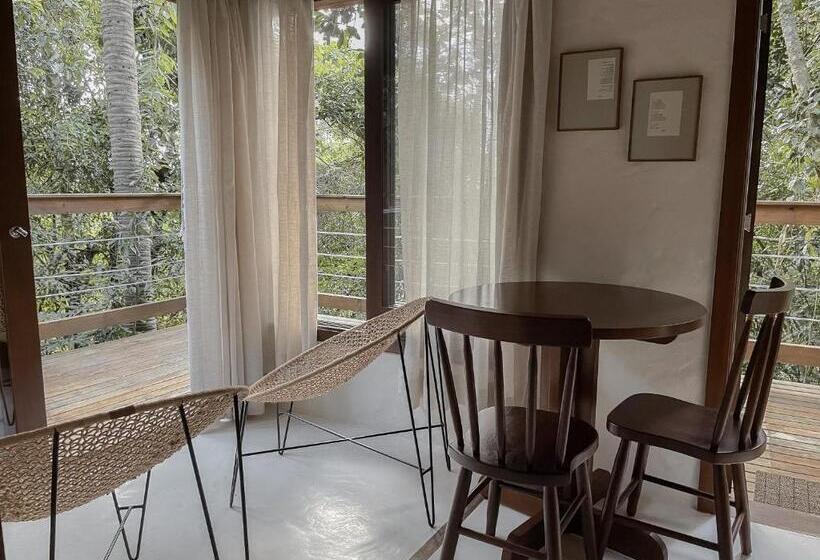 ガーデンビュースタンダードルーム, Aurora E Vale