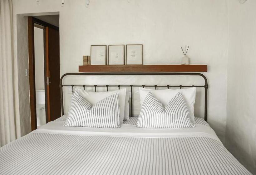 ガーデンビュースタンダードルーム, Aurora E Vale