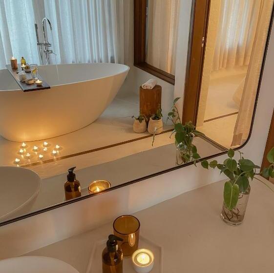 ガーデンビュースタンダードルーム, Aurora E Vale