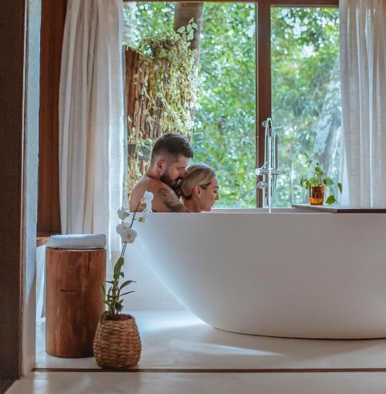 ガーデンビュースタンダードルーム, Aurora E Vale