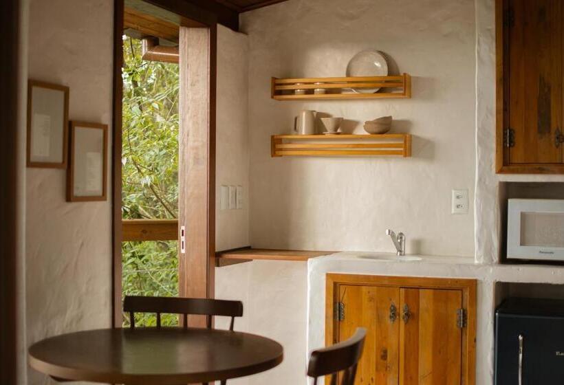 ガーデンビュースタンダードルーム, Aurora E Vale