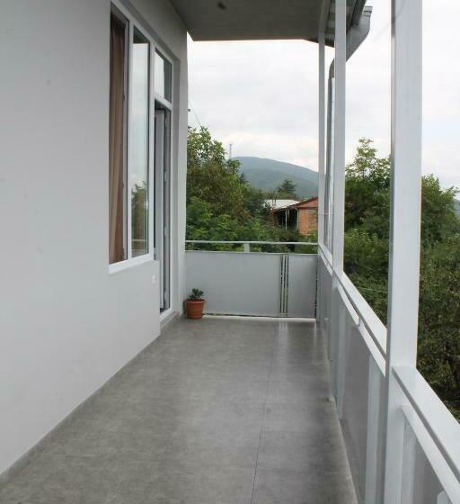 اتاق استاندارد با بالکن, Sighnaghi Inn