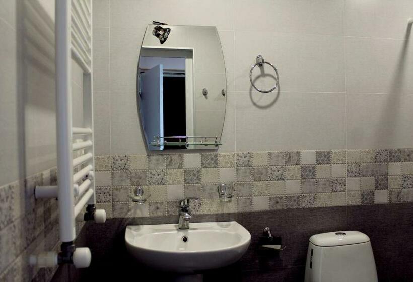 اتاق استاندارد با بالکن, Sighnaghi Inn