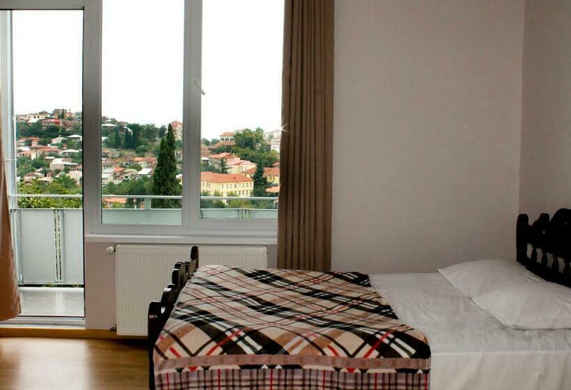 اتاق استاندارد با بالکن, Sighnaghi Inn