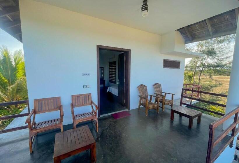 غرفة قياسية مطلّة علي البحر مزوَّدة بشُرفة, Whisky Point Surf Cabana