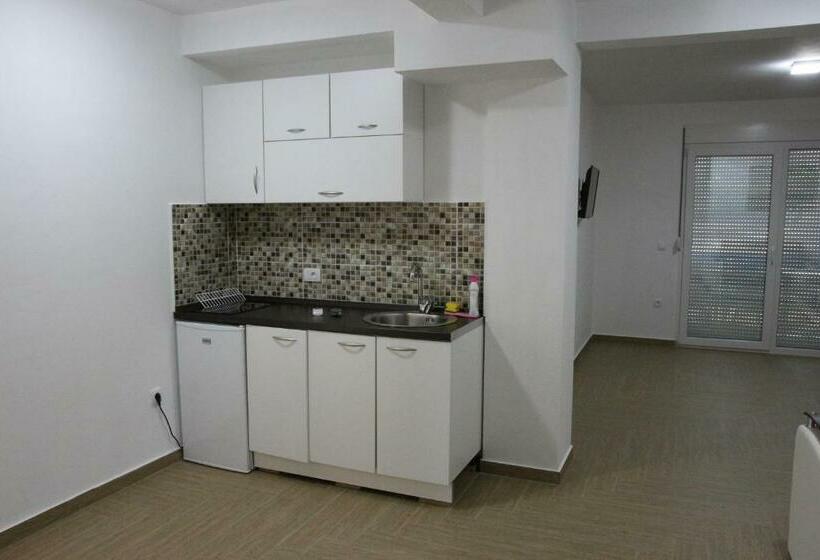 سوییت با چشمانداز باغ, Zigovic Apartmani