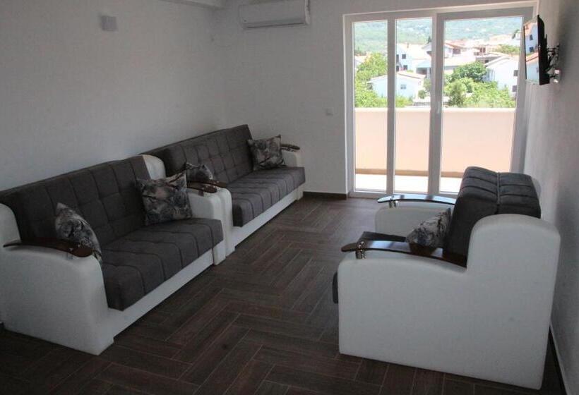 سوییت با چشمانداز کوه, Zigovic Apartmani