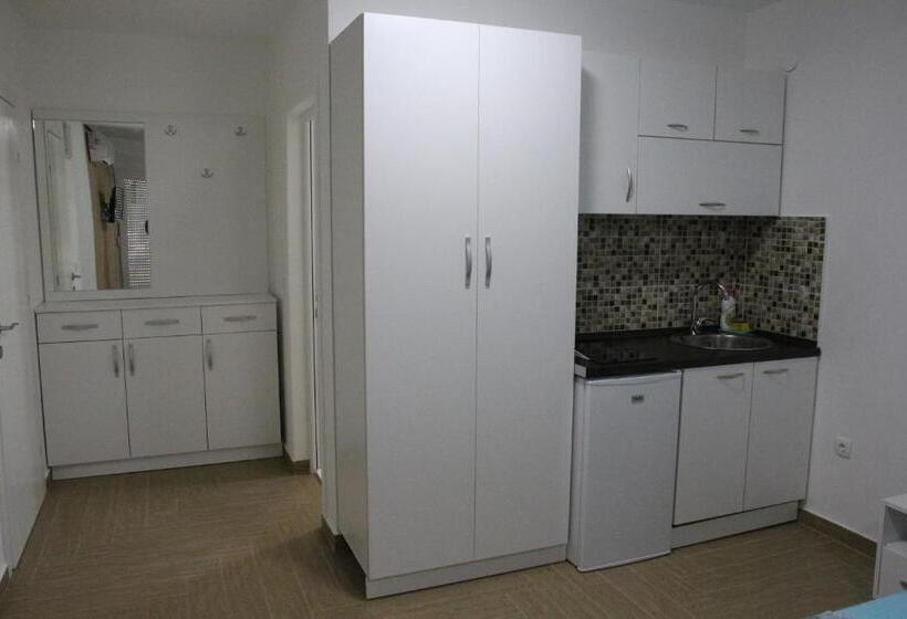 اتاق خانوادگی, Zigovic Apartmani