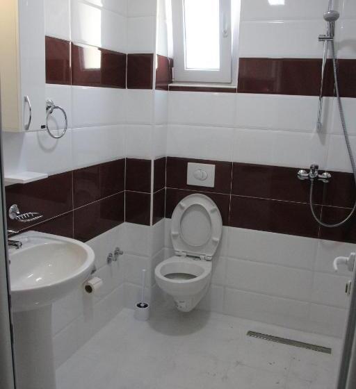 اتاق خانوادگی, Zigovic Apartmani