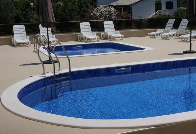 اتاق خانوادگی, Zigovic Apartmani