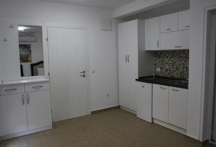 اتاق خانوادگی, Zigovic Apartmani