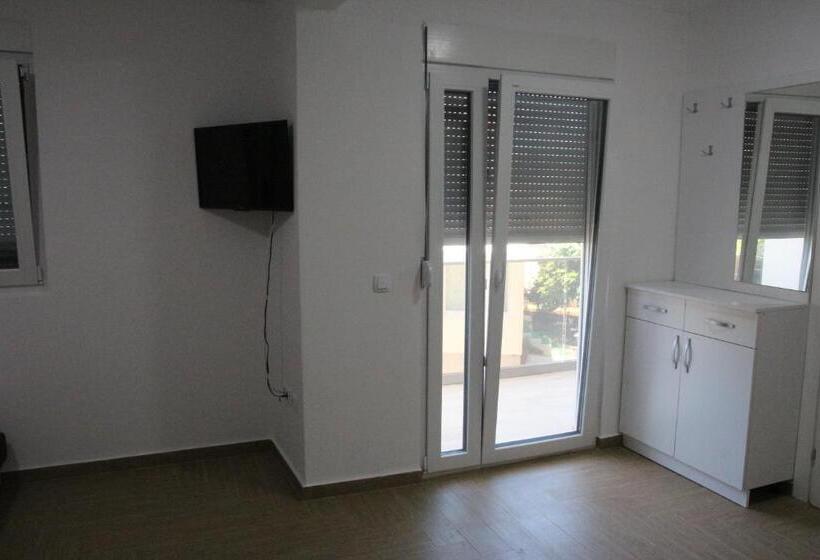 اتاق خانوادگی, Zigovic Apartmani