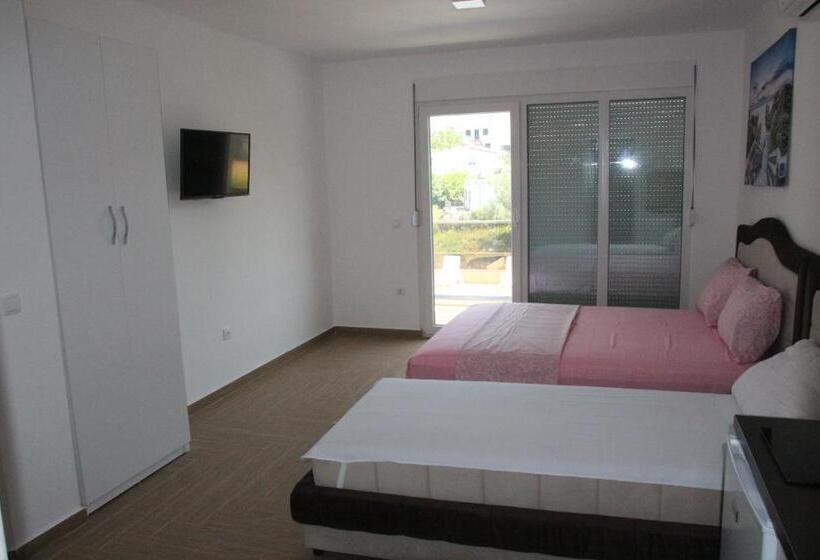 اتاق خانوادگی با چشمانداز دریا, Zigovic Apartmani