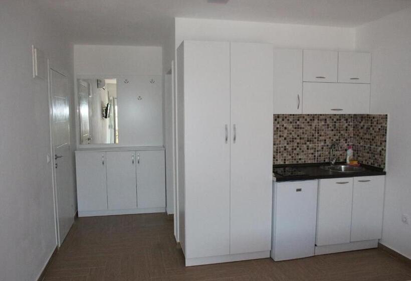 اتاق لوکس خانوادگی, Zigovic Apartmani