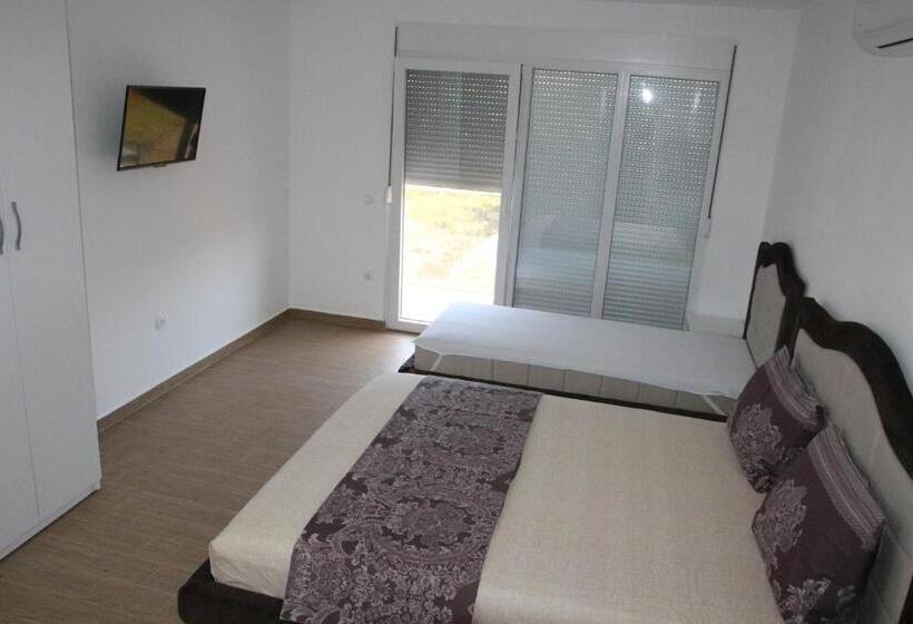 اتاق خانوادگی با چشمانداز جانبی دریا, Zigovic Apartmani