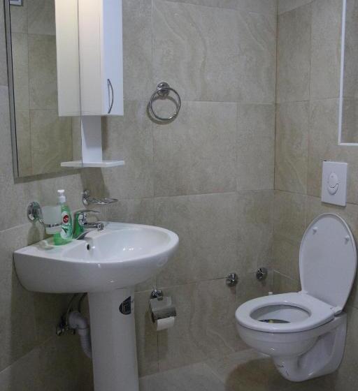 اتاق خانوادگی, Zigovic Apartmani