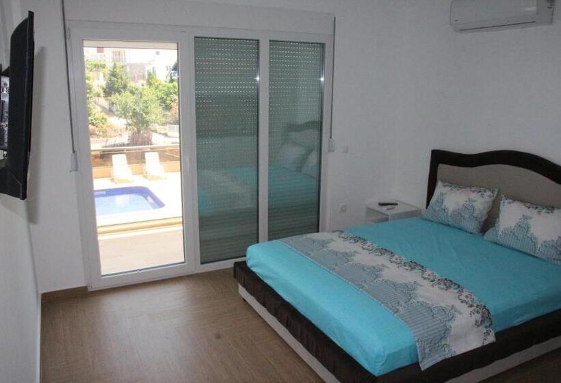 اتاق استاندارد با چشمانداز استخر, Zigovic Apartmani