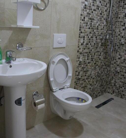 اتاق استاندارد با چشمانداز استخر, Zigovic Apartmani