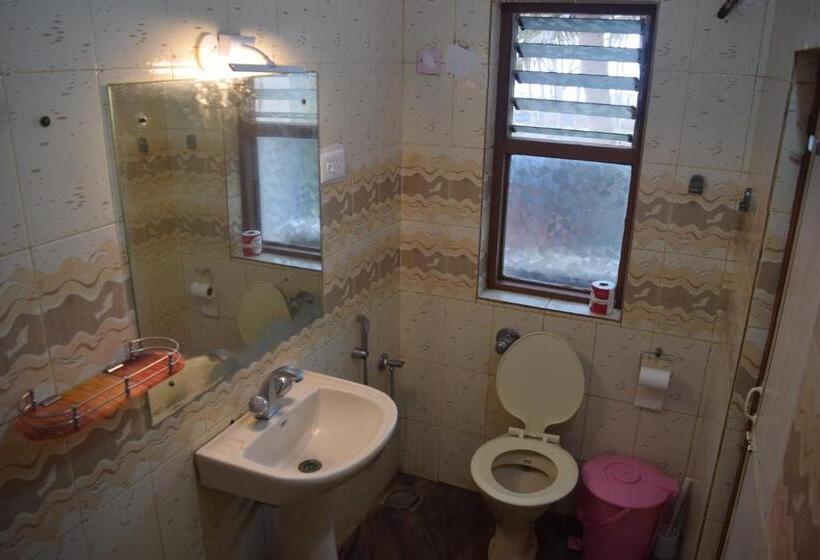 غرفة قياسية ثلاثية مزودة بشرفة, Maria Paulo Guest House Bar And Restaurant