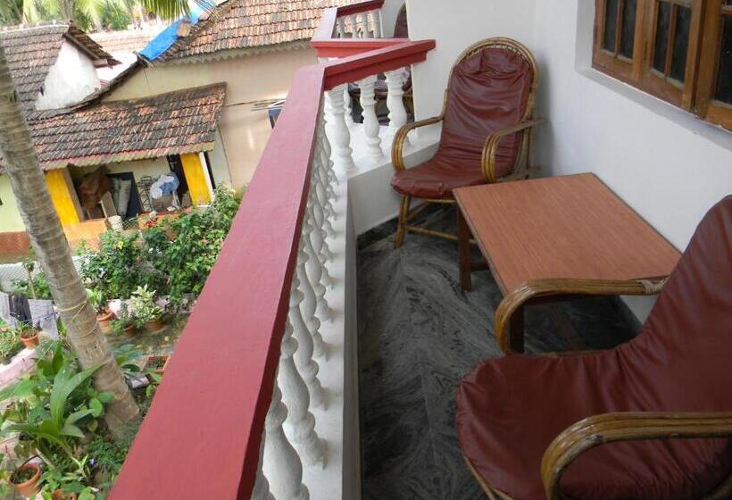 غرفة قياسية ثلاثية مزودة بشرفة, Maria Paulo Guest House Bar And Restaurant