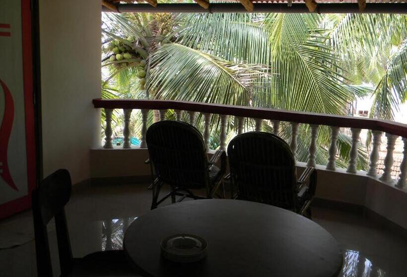 غرفة قياسية ثلاثية مع حمام خارجي, Maria Paulo Guest House Bar And Restaurant