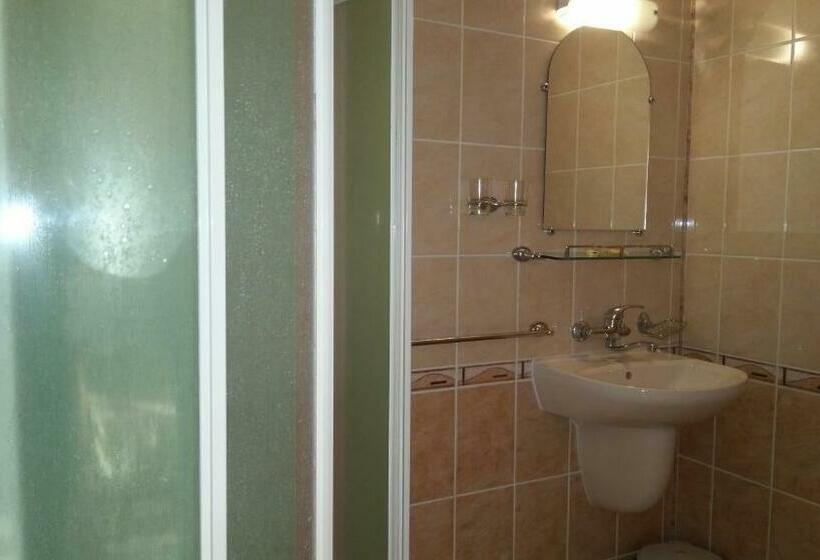 标准间带阳台, Stefan Family