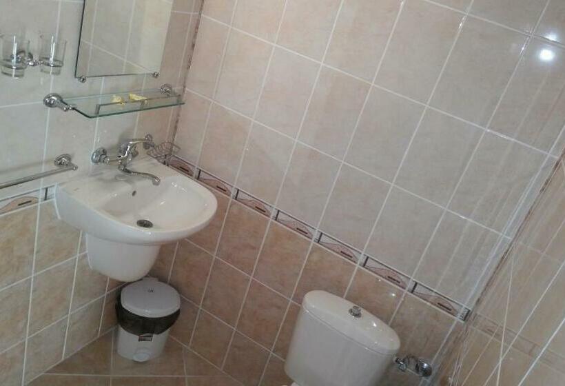 标准间带阳台, Stefan Family