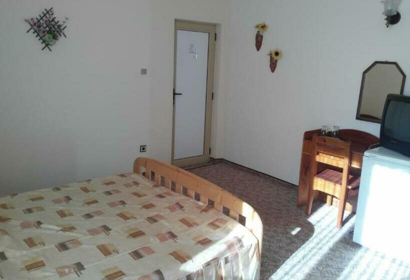 标准间带阳台, Stefan Family