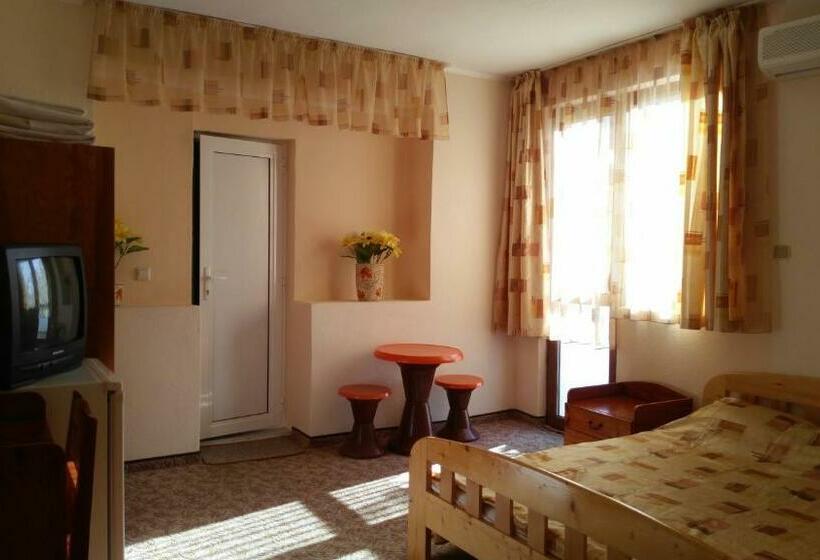 标准间带阳台, Stefan Family