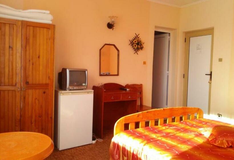 标准间带阳台, Stefan Family