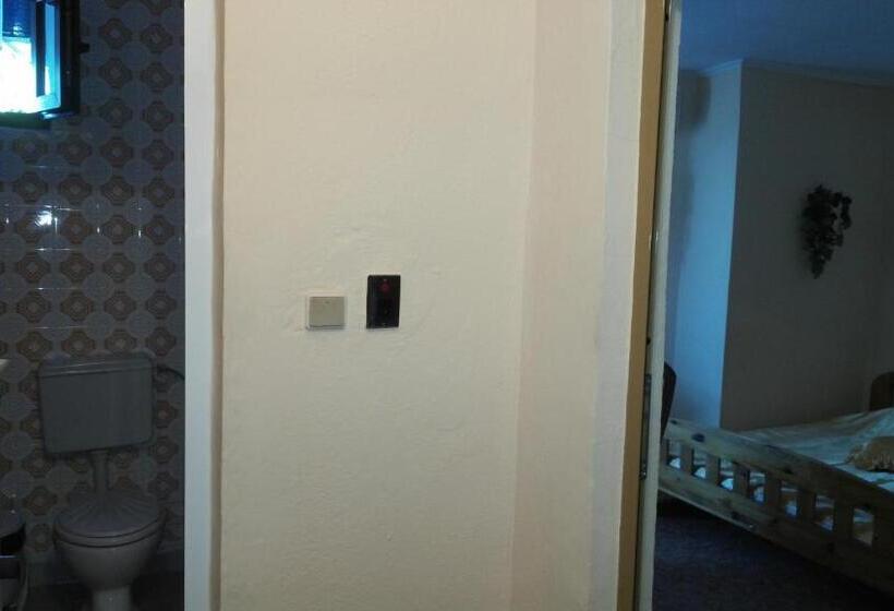 家庭间, Stefan Family