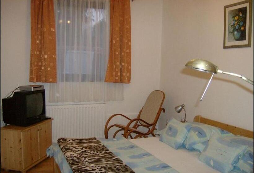 شقة غرفة واحدة, Fenyő Vendégház