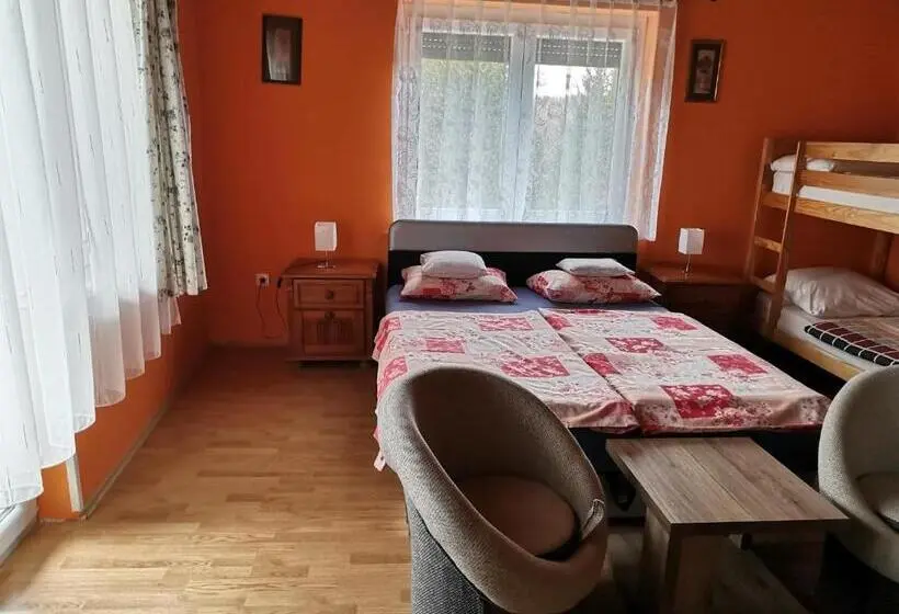 スタンダード４人部屋, Fenyő Vendégház