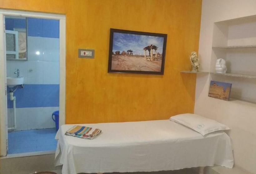 اتاق استاندارد, Gopi Guest House