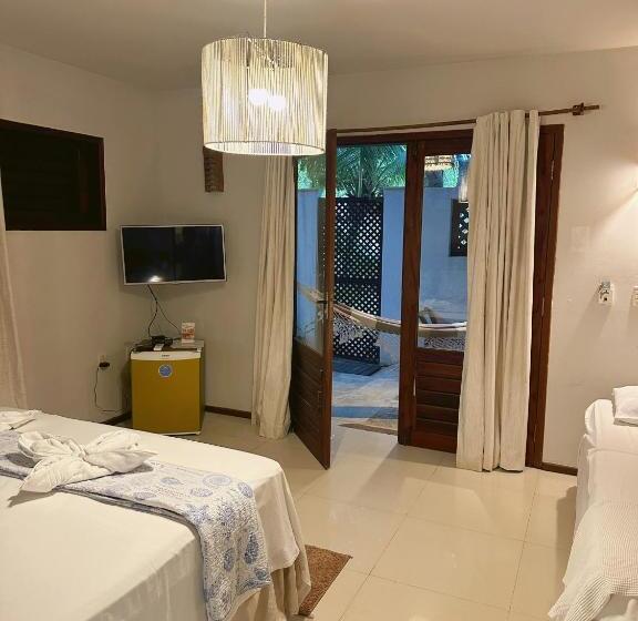 חדר סטנדרט לשלושה עם מרפסת, Pousada Maxitalia Beach