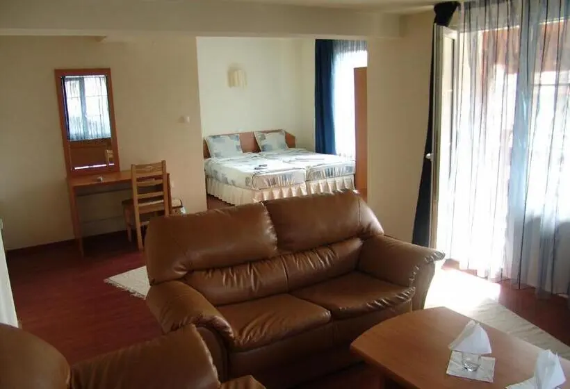 سوییت جونیور, Zasheva Kushta Guesthouse