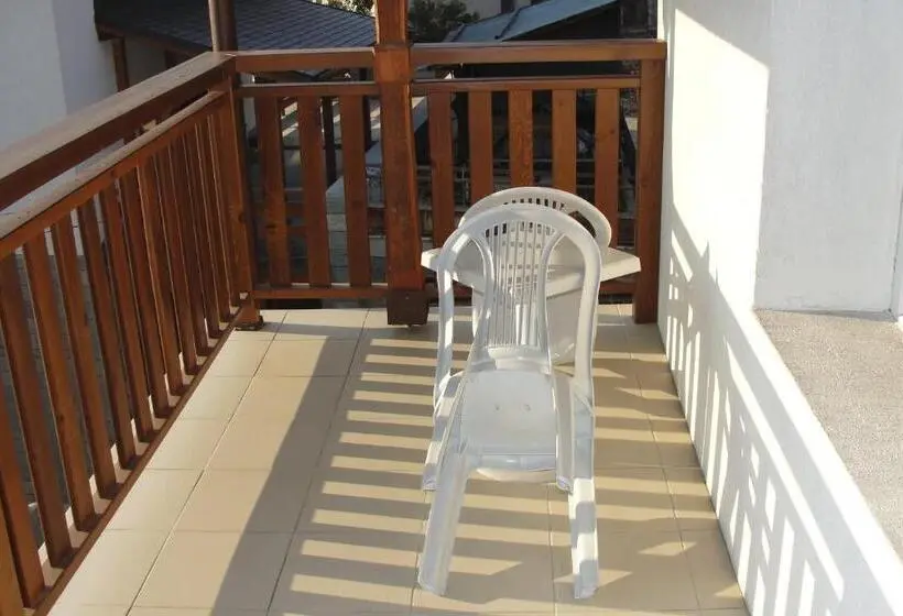 سوییت جونیور, Zasheva Kushta Guesthouse