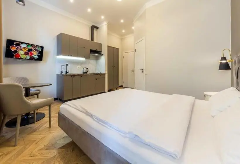 آپارتمان 1 خوابه با بالکن, Apartments On Antonovycha