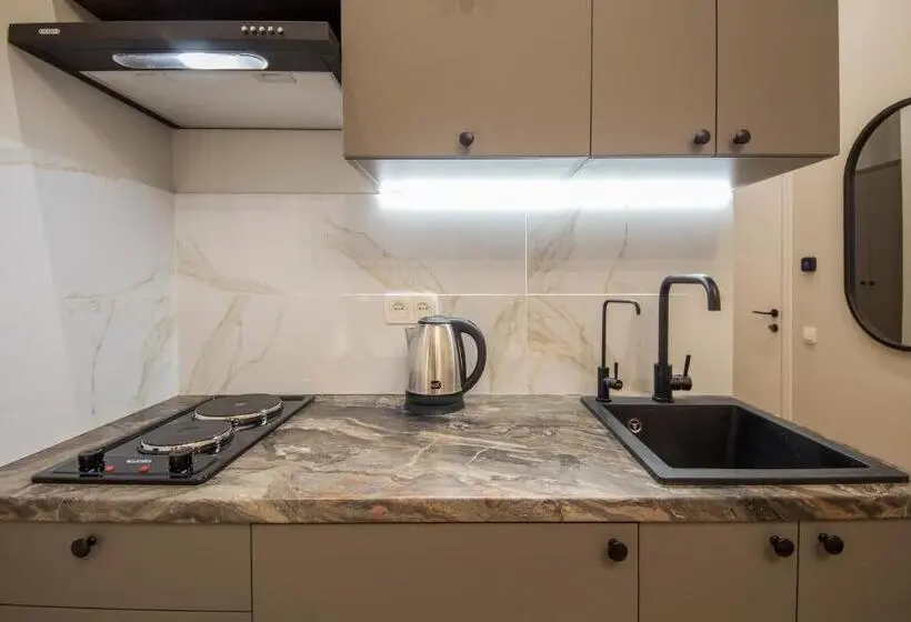 استودیوی استاندارد, Apartments On Antonovycha