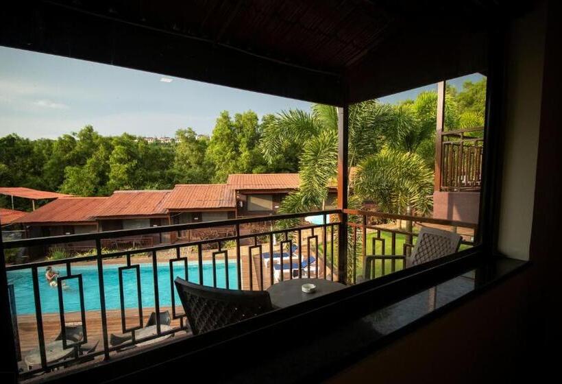 חדר אקזקיוטיב נוף לבריכה, La Gracia Resort