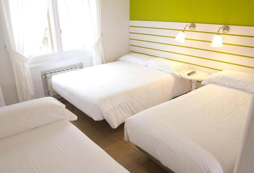 اتاق خانوادگی, Hostal Boreal Mistral