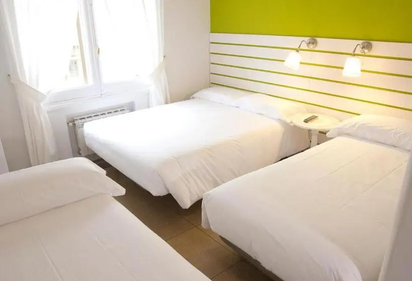اتاق خانوادگی, Hostal Boreal Mistral