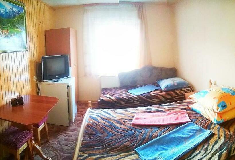 اتاق استاندارد سه نفره, U Nazara