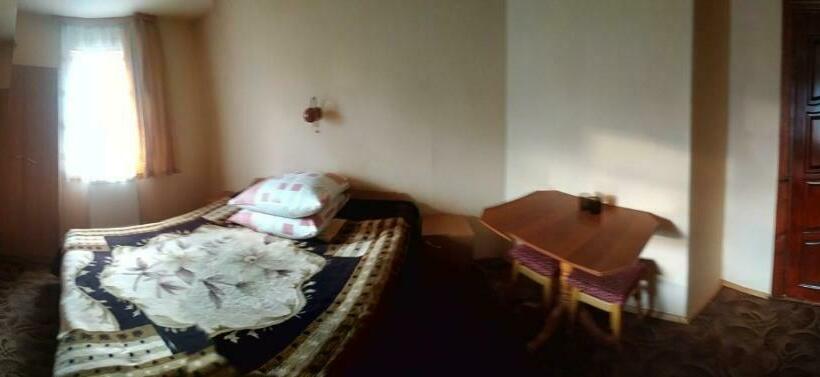 اتاق اکونومی, U Nazara