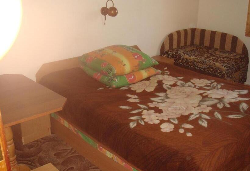 Economy Triple Room, U Nazara