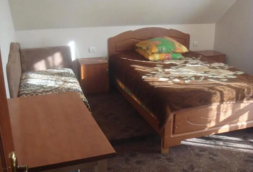 Economy Triple Room, U Nazara
